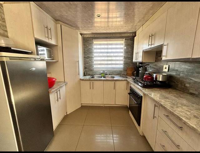 7 BEDROOM HOUSE FOR SALE IN SPRINGS CENTRAL